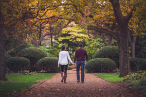 08-couple-walking-in-the-park